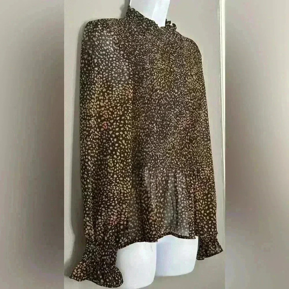 Flawless Leopard Print Women's Shirt (326) - Picture 4 of 11